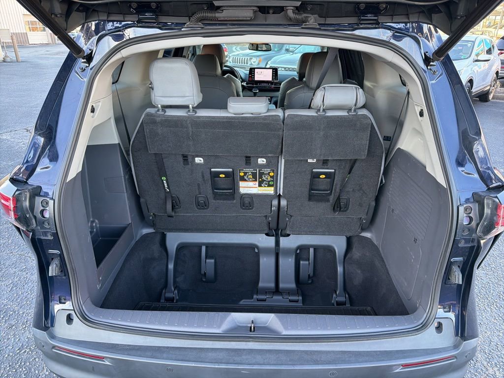 Used 2021 Toyota Sienna XLE image 22