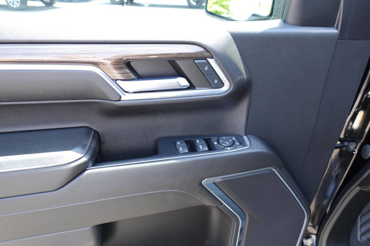 Used 2023 Chevrolet Silverado 1500 LT AWD/4WD image 17
