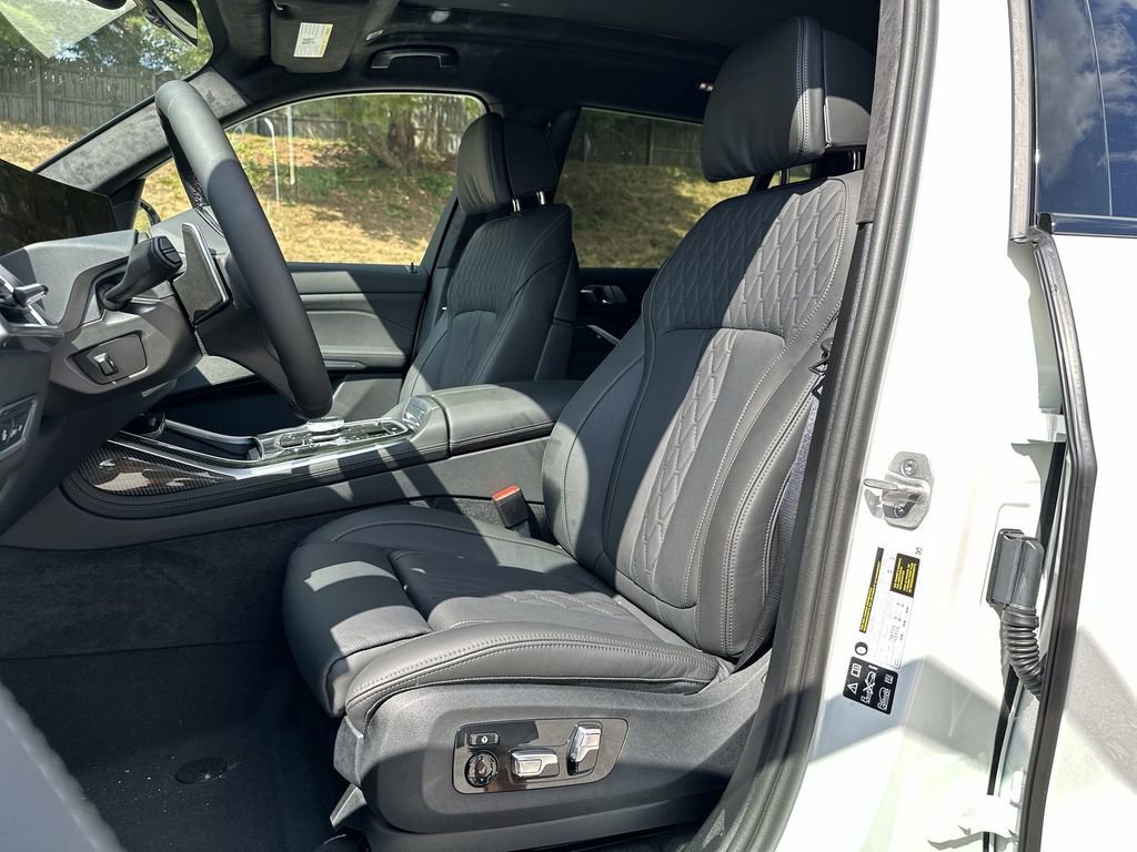 Used 2025 BMW X7 M60i image 35
