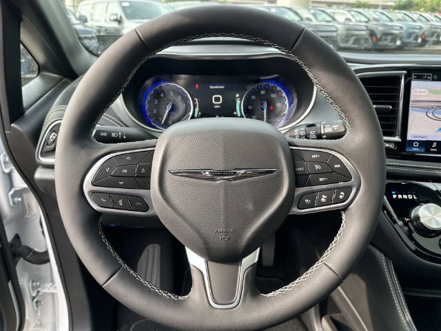 New 2026 Chrysler Pacifica Limited FWD image 15