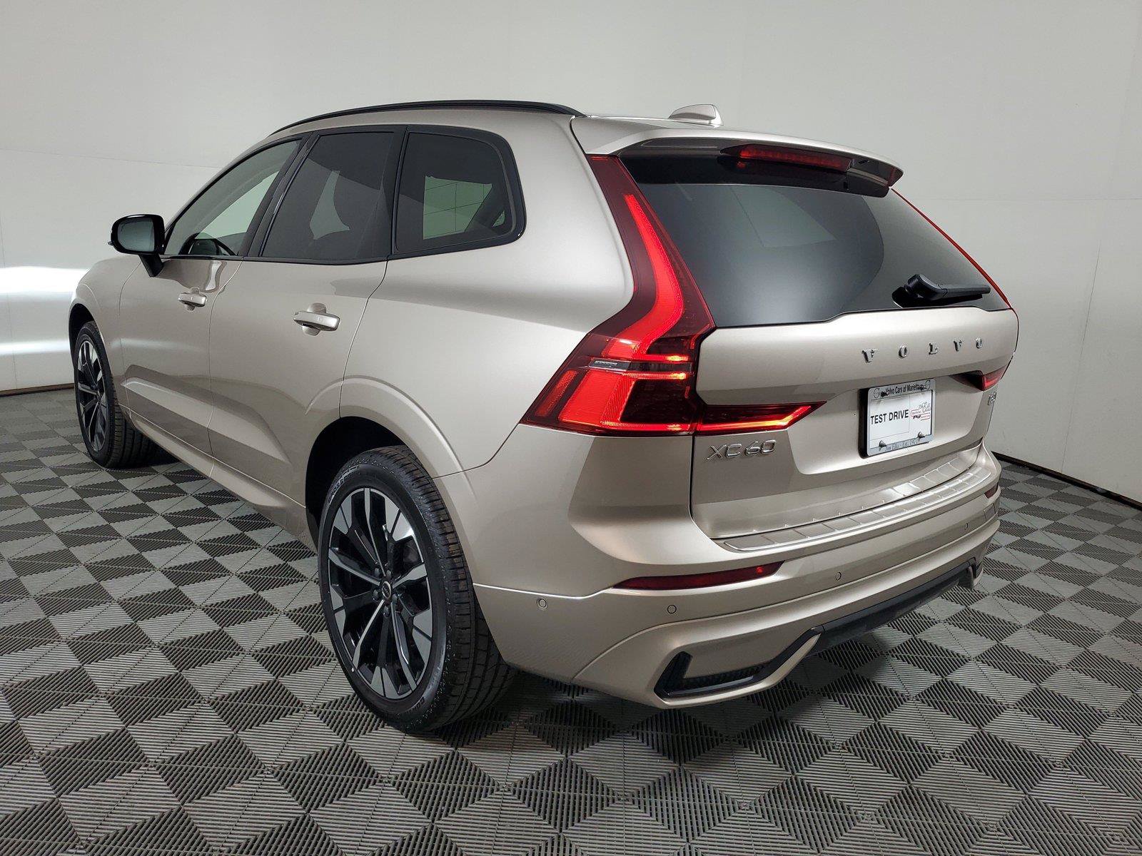 Used 2026 Volvo XC60 B5 Ultra w/ Protection Package Premier AWD/4WD image 4