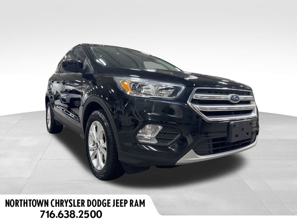 Used 2019 Ford Escape SE image 2