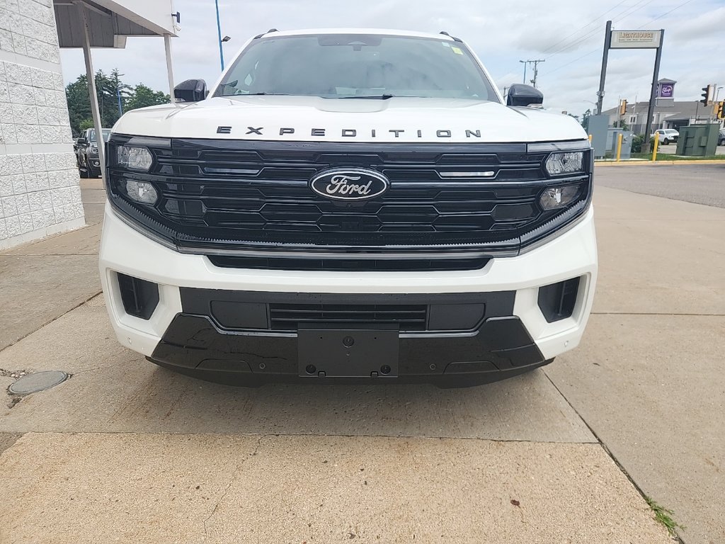 New 2026 Ford Expedition Max Platinum w/ Stealth Appearance Package AWD/4WD image 2