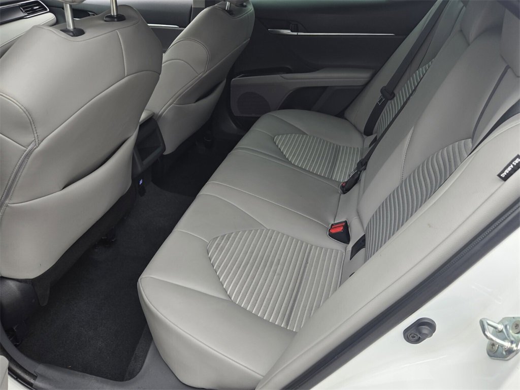 Used 2024 Toyota Camry SE image 11