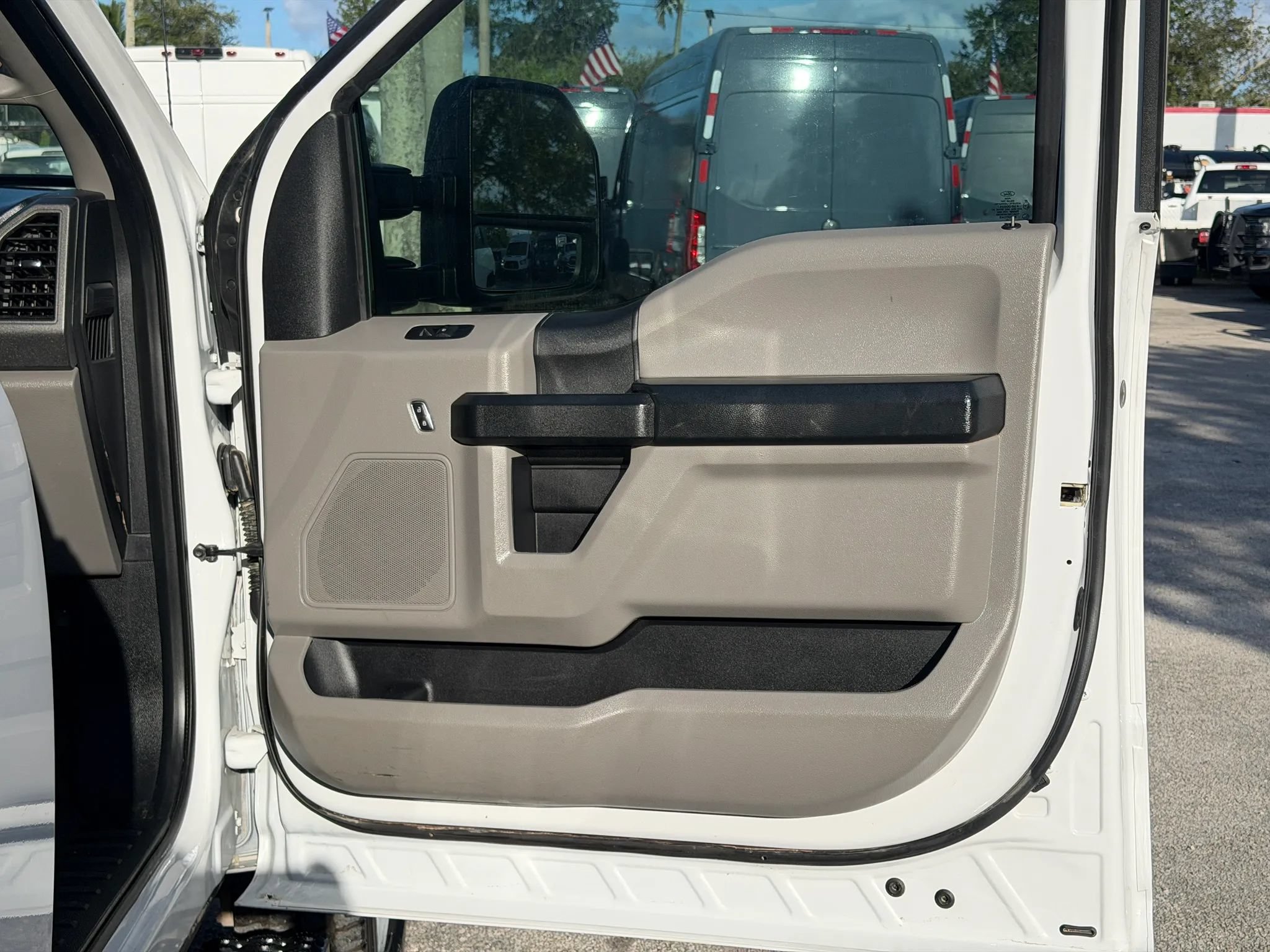 Used 2018 Ford F550 4x4 Crew Cab image 19