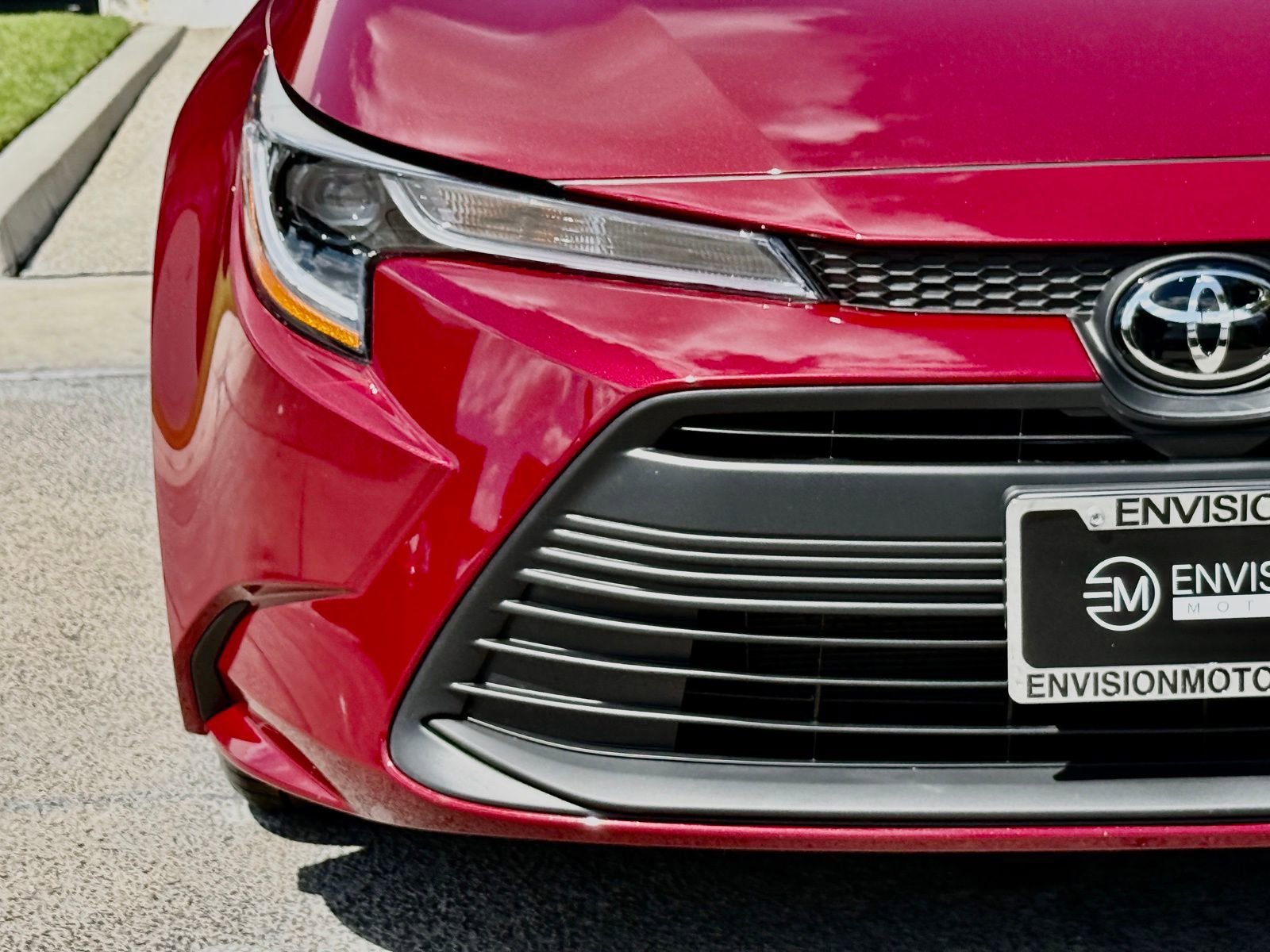 Used 2025 Toyota Corolla LE w/ LE Premium Package FWD image 7