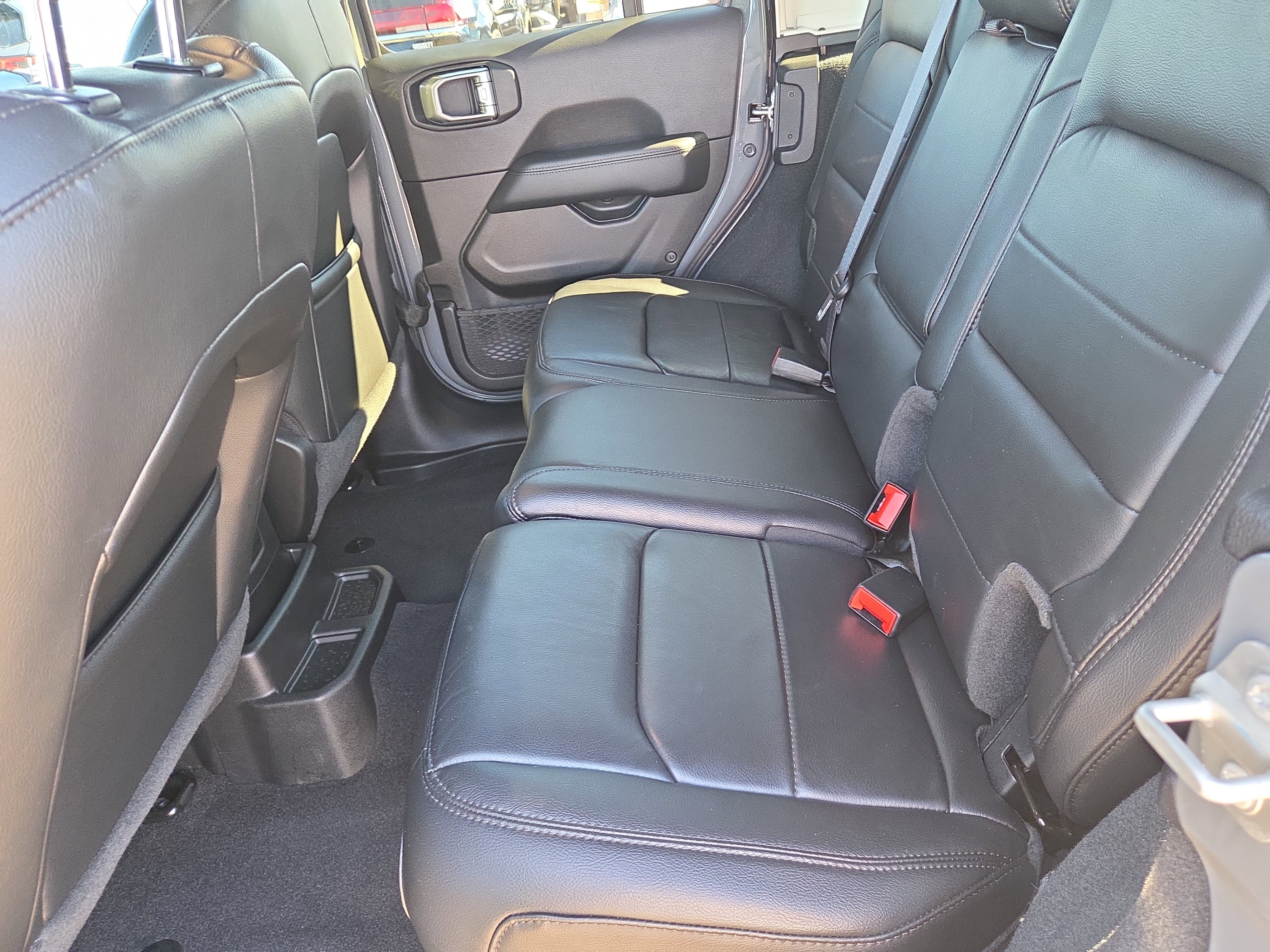 Used 2023 Jeep Wrangler Unlimited Sahara image 6