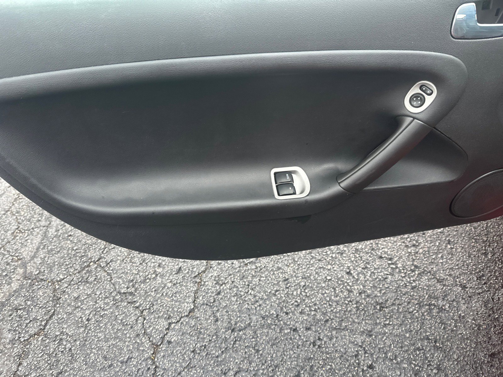 Used 2006 Pontiac Solstice Convertible w/ Premium Package image 19