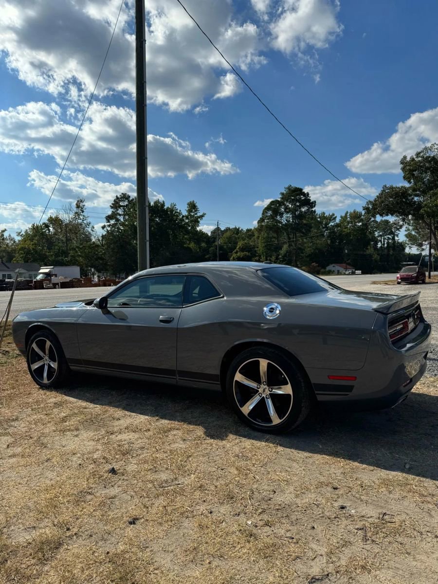 Used 2019 Dodge Challenger SXT image 6