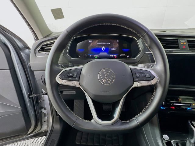 Used 2024 Volkswagen Tiguan SE image 12