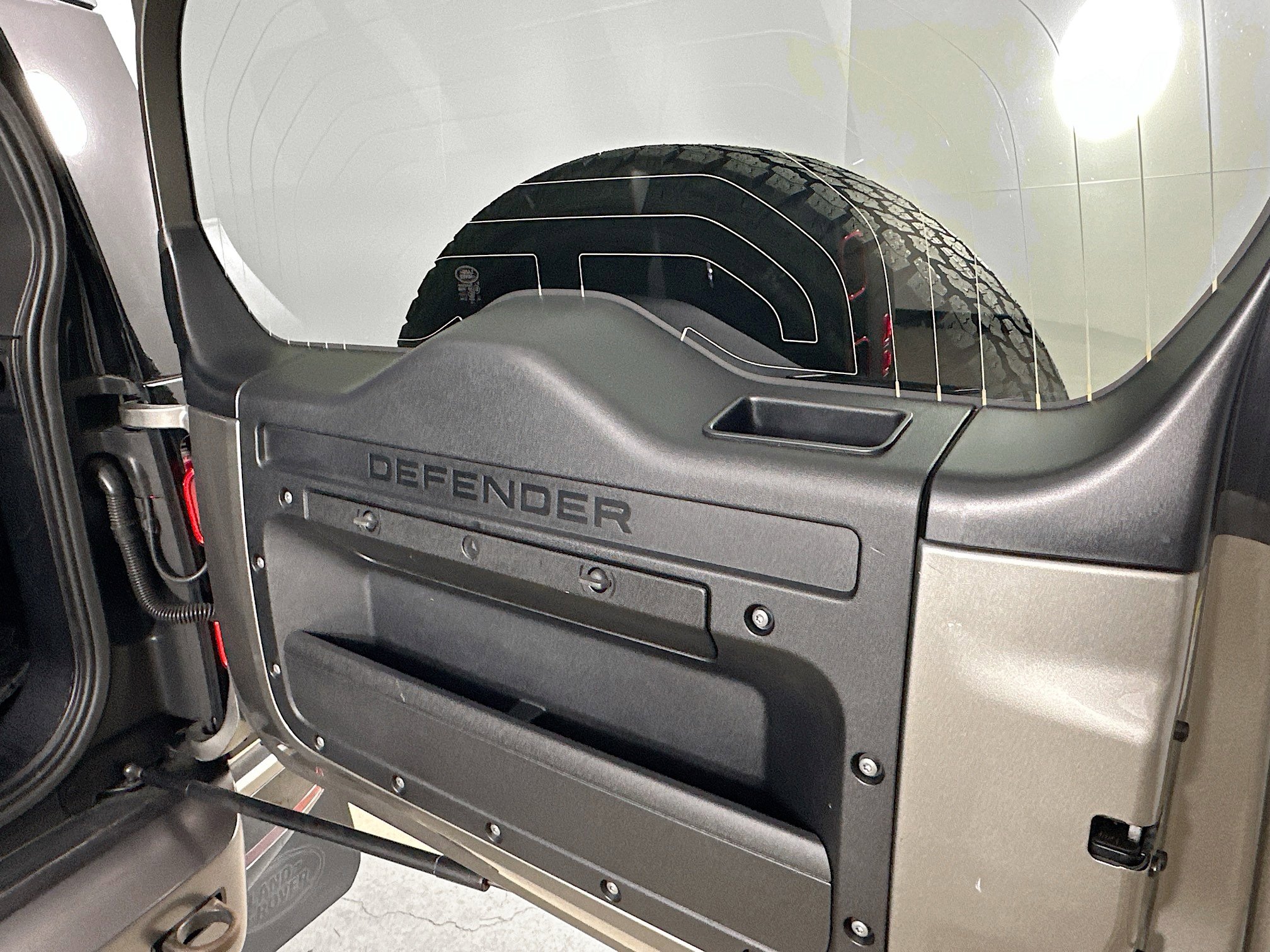 Used 2022 Land Rover Defender 110 X-Dynamic SE image 38