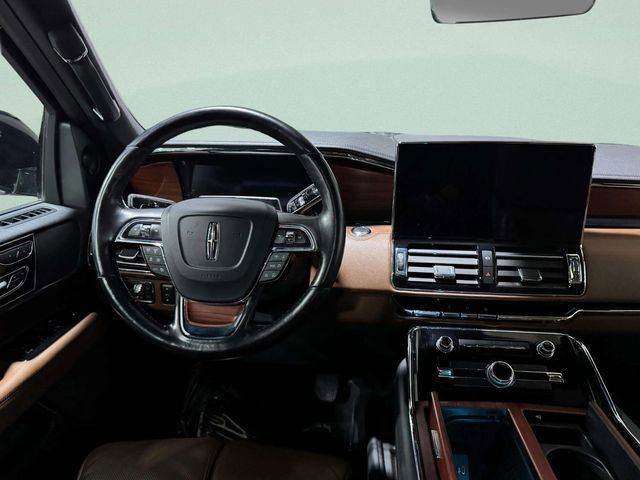 Used 2022 Lincoln Navigator Reserve image 12
