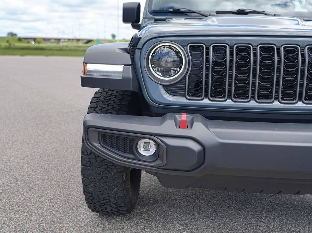 Used 2025 Jeep Wrangler Unlimited Rubicon AWD/4WD image 3