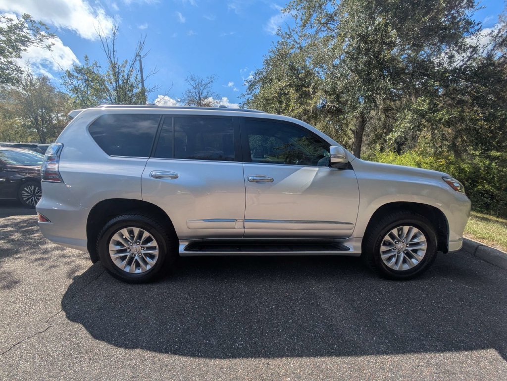 Used 2016 Lexus GX 460 w/ Premium Package AWD/4WD image 3