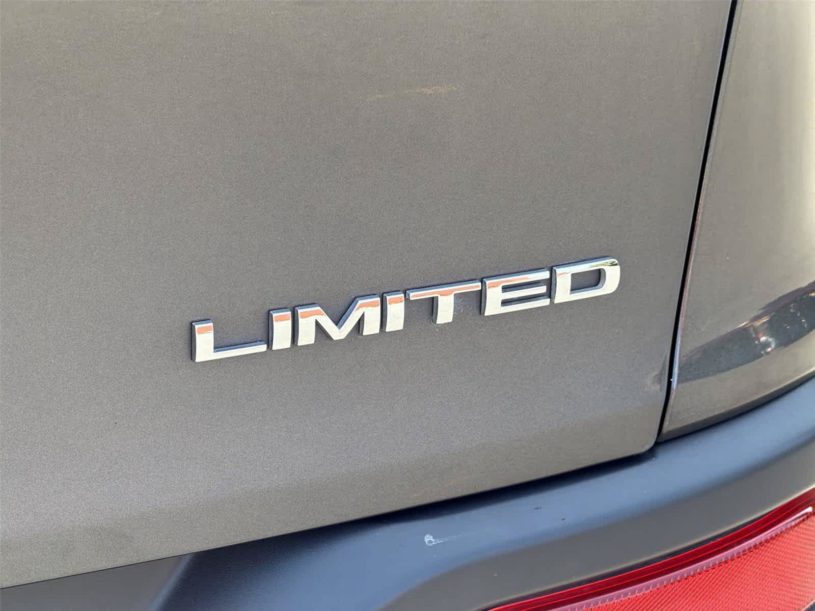 Used 2017 Jeep Cherokee Limited FWD image 8