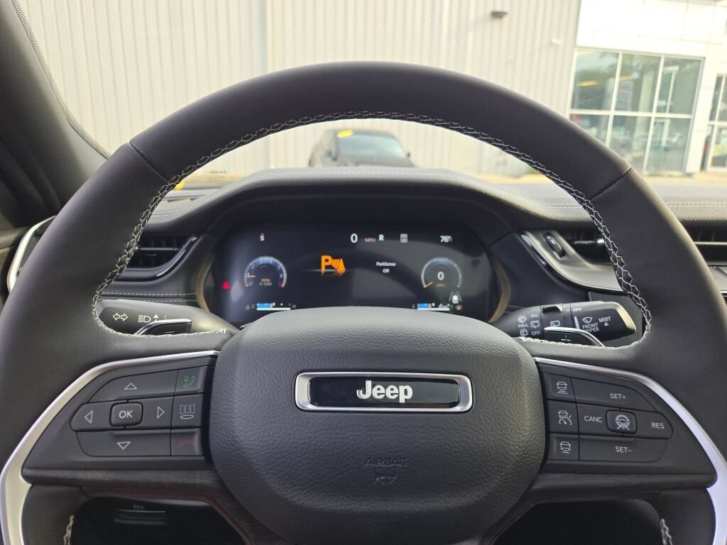 New 2026 Jeep Grand Cherokee Limited AWD/4WD image 36