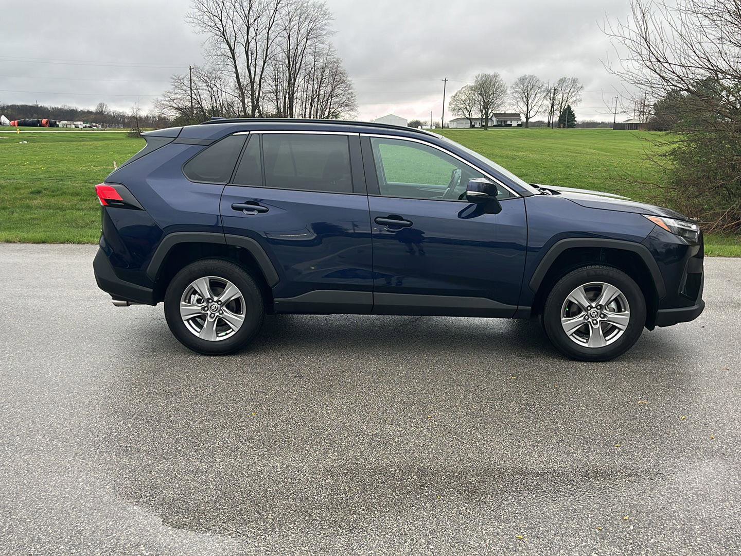 Used 2025 Toyota RAV4 XLE AWD/4WD image 6