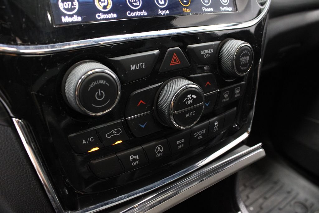 Used 2021 Jeep Grand Cherokee Laredo X AWD/4WD image 31