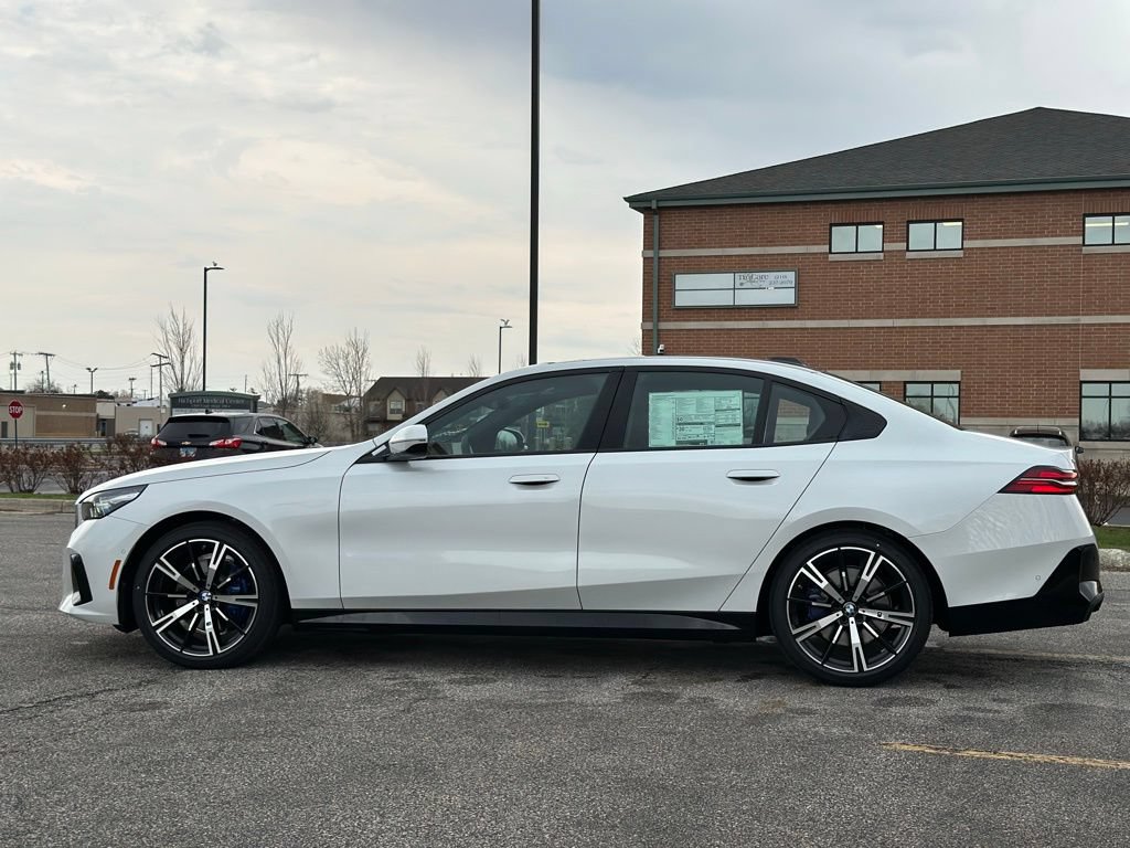 New 2026 BMW 530i xDrive w/ M Sport Package AWD/4WD image 4