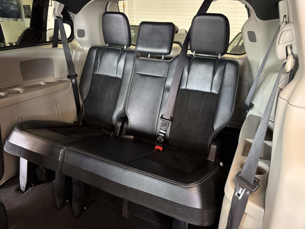 Used 2017 Dodge Grand Caravan SXT image 25