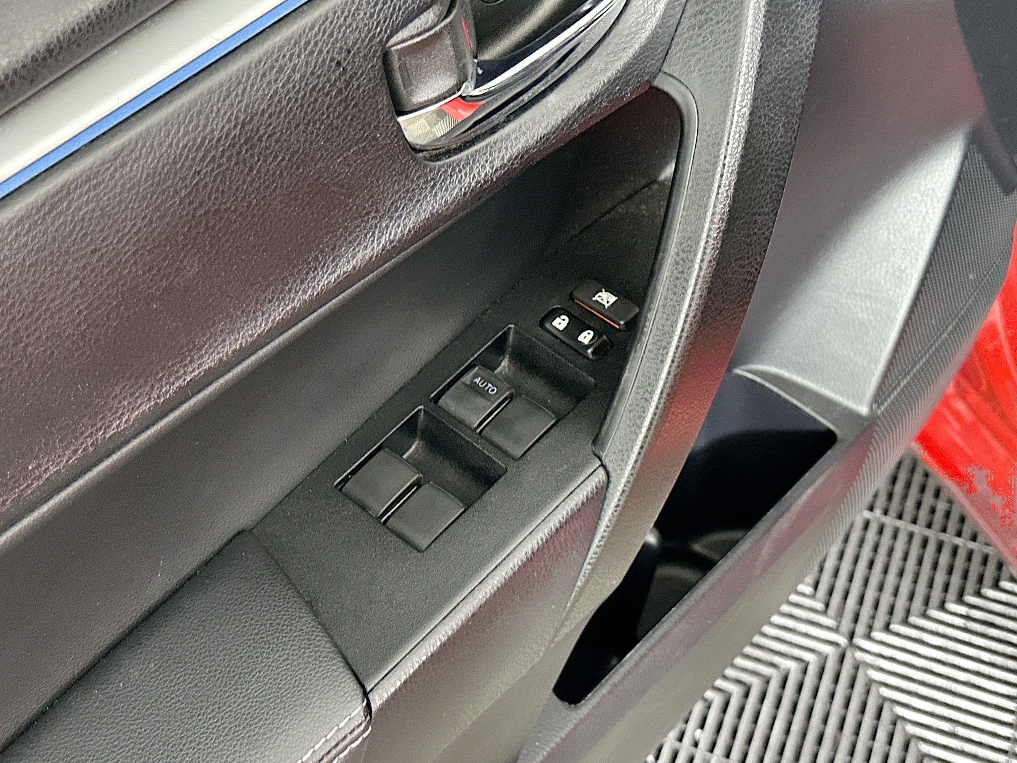 Used 2015 Toyota Corolla S Premium FWD image 15