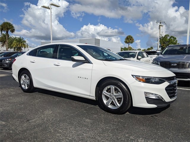 Used 2024 Chevrolet Malibu LT image 2