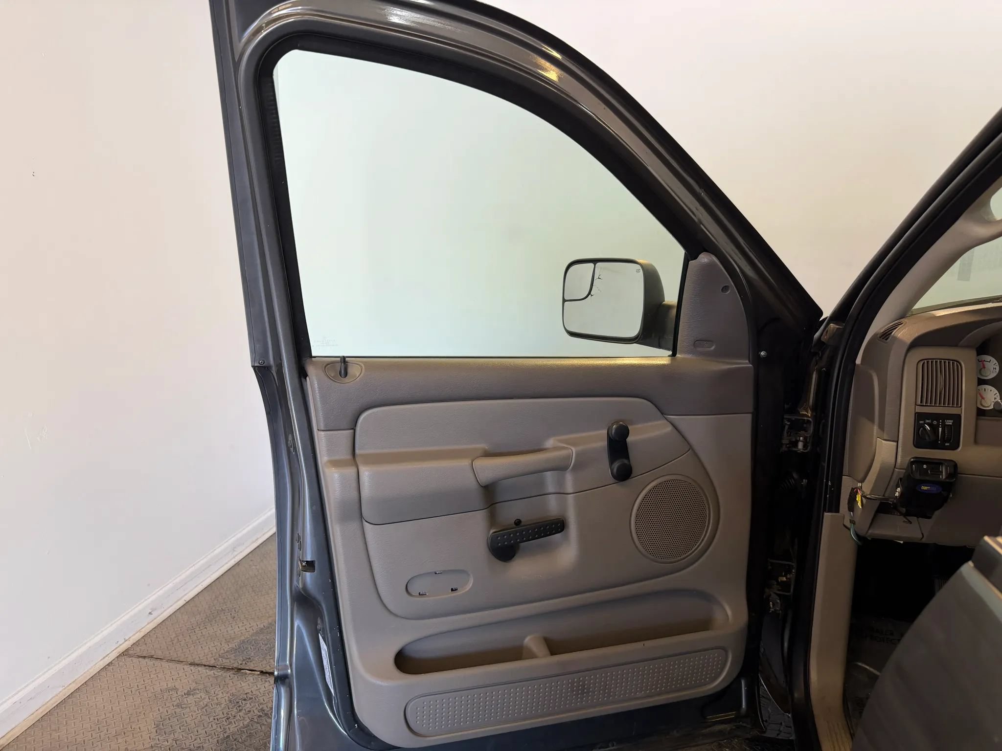 Used 2003 Dodge Ram 2500 Truck SLT RWD image 8
