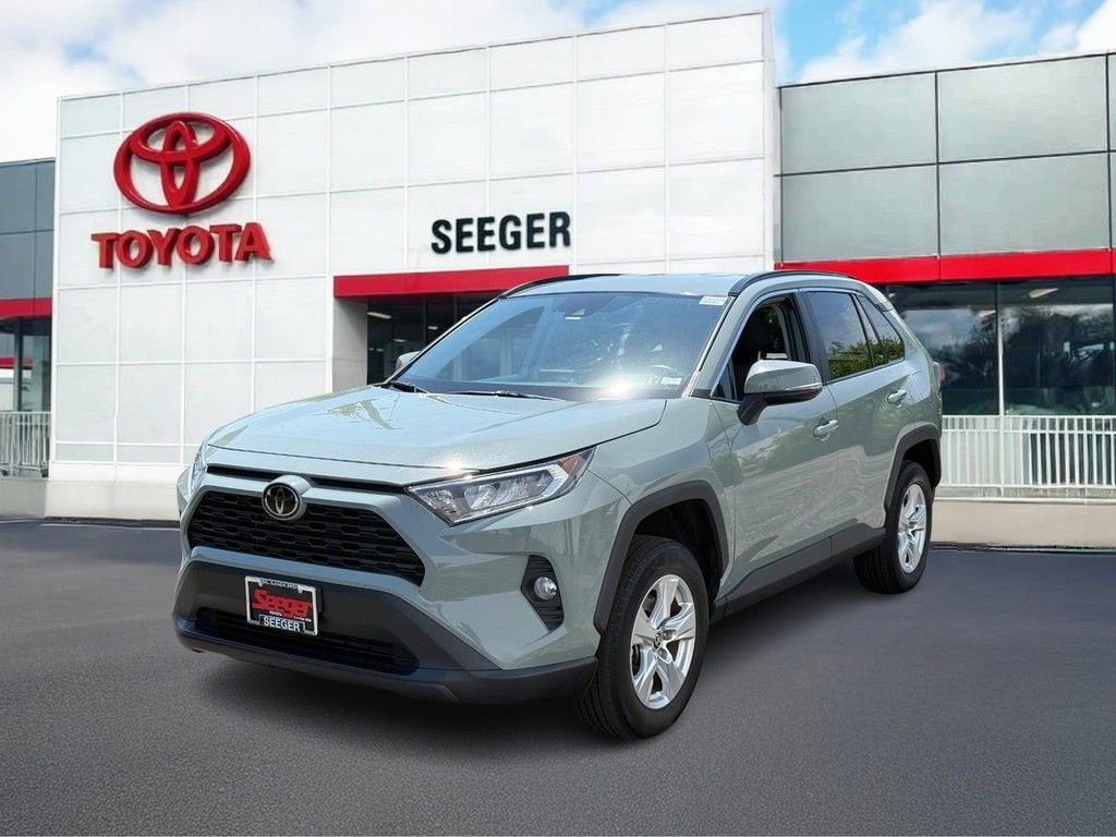 Used 2021 Toyota RAV4 XLE w/ XLE Grade Weather Package AWD/4WD image 11