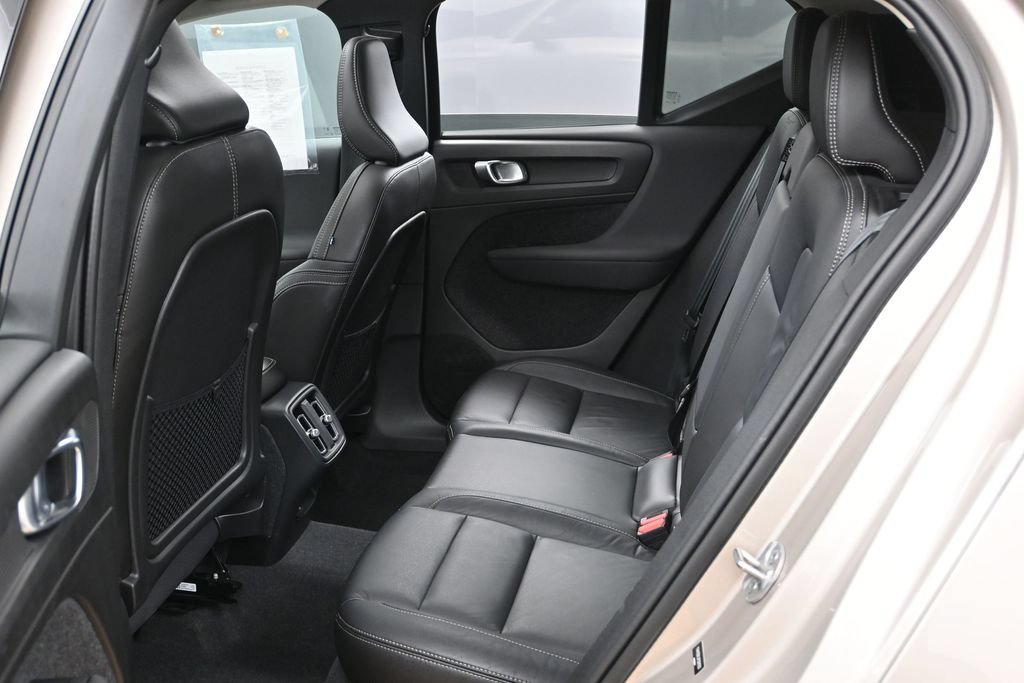 Used 2023 Volvo XC40 B4 Plus w/ Protection Package FWD image 24