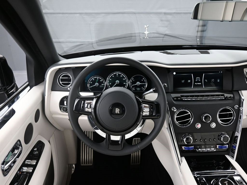 Used 2022 Rolls-Royce Cullinan image 18