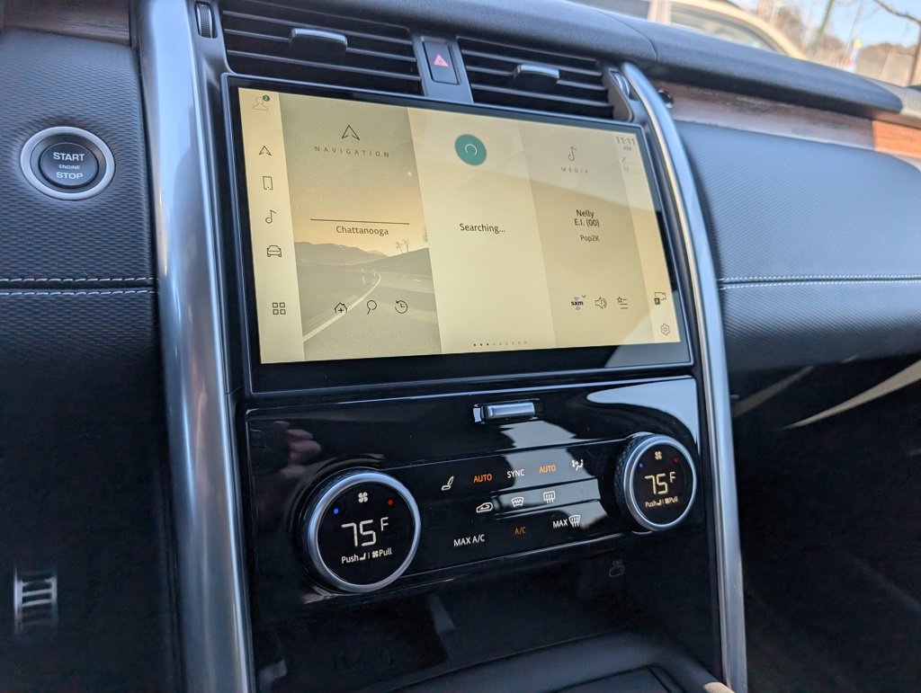 Certified 2024 Land Rover Discovery Dynamic SE image 18