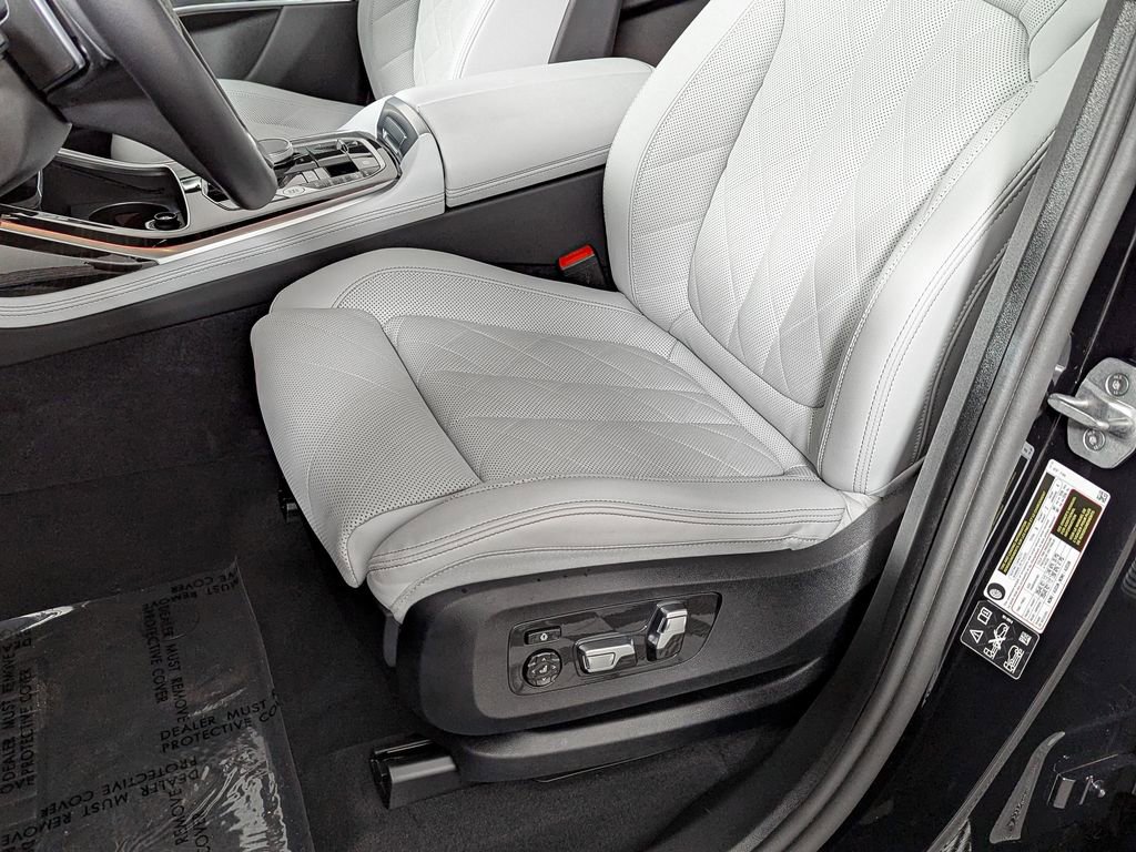 Used 2025 BMW X7 xDrive40i w/ Premium Package AWD/4WD image 21