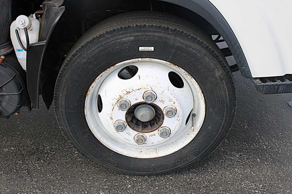 Used 2019 Isuzu NPR RWD image 26