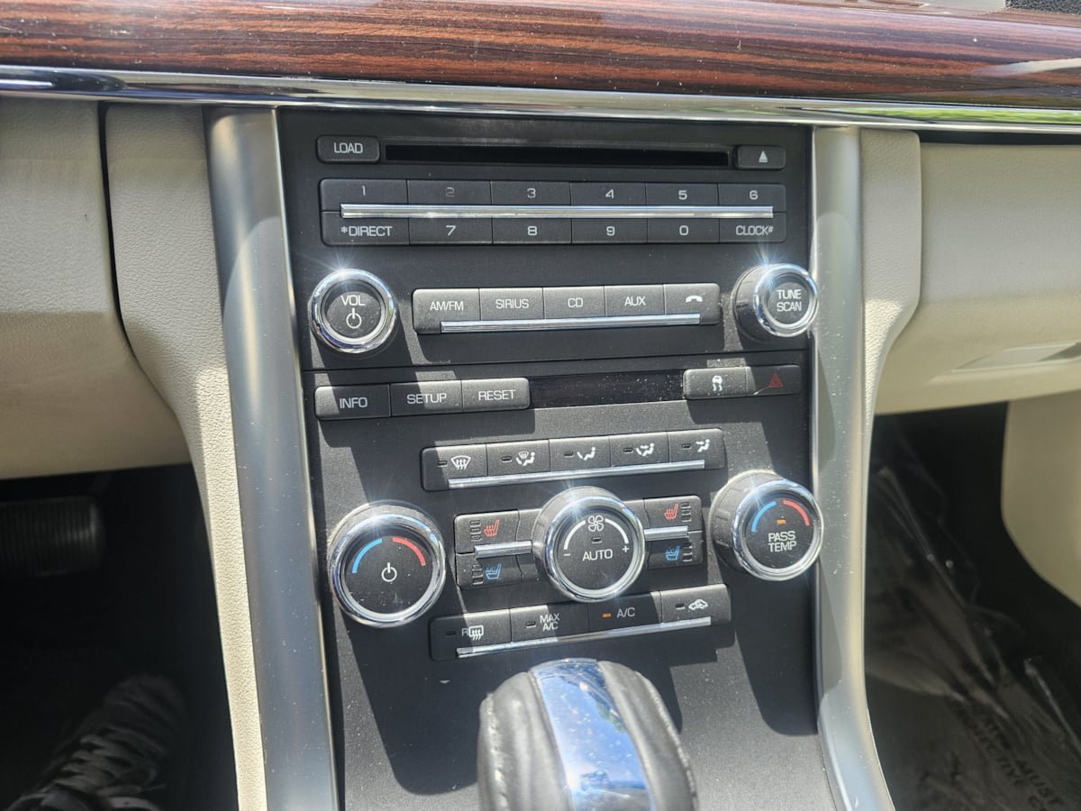 Used 2009 Lincoln MKS AWD image 18