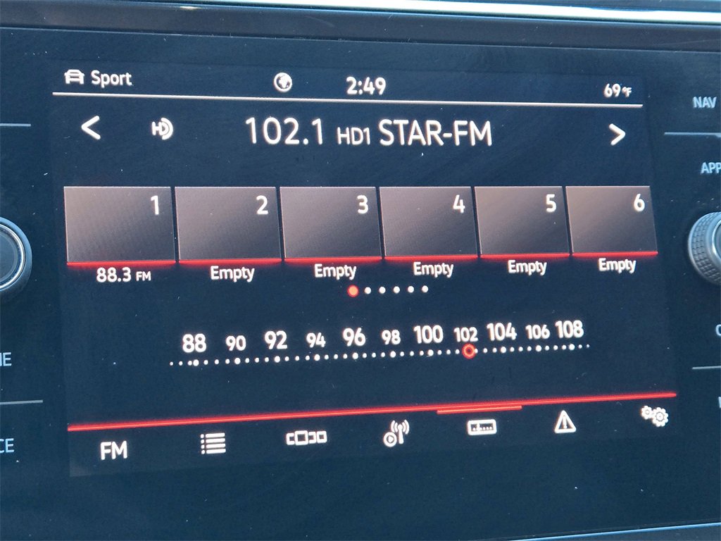 Used 2022 Volkswagen Tiguan SEL R-Line image 18