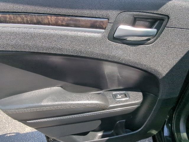 Used 2015 Chrysler 300 C w/ Light Group RWD image 20