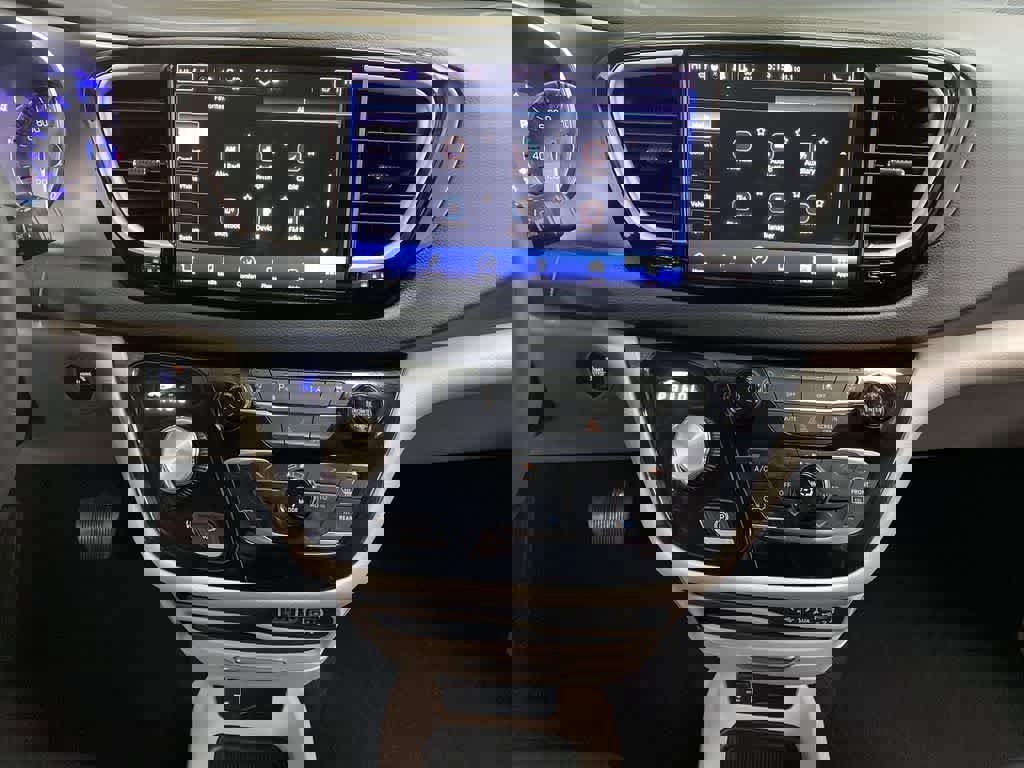 Used 2023 Chrysler Pacifica Touring-L image 24