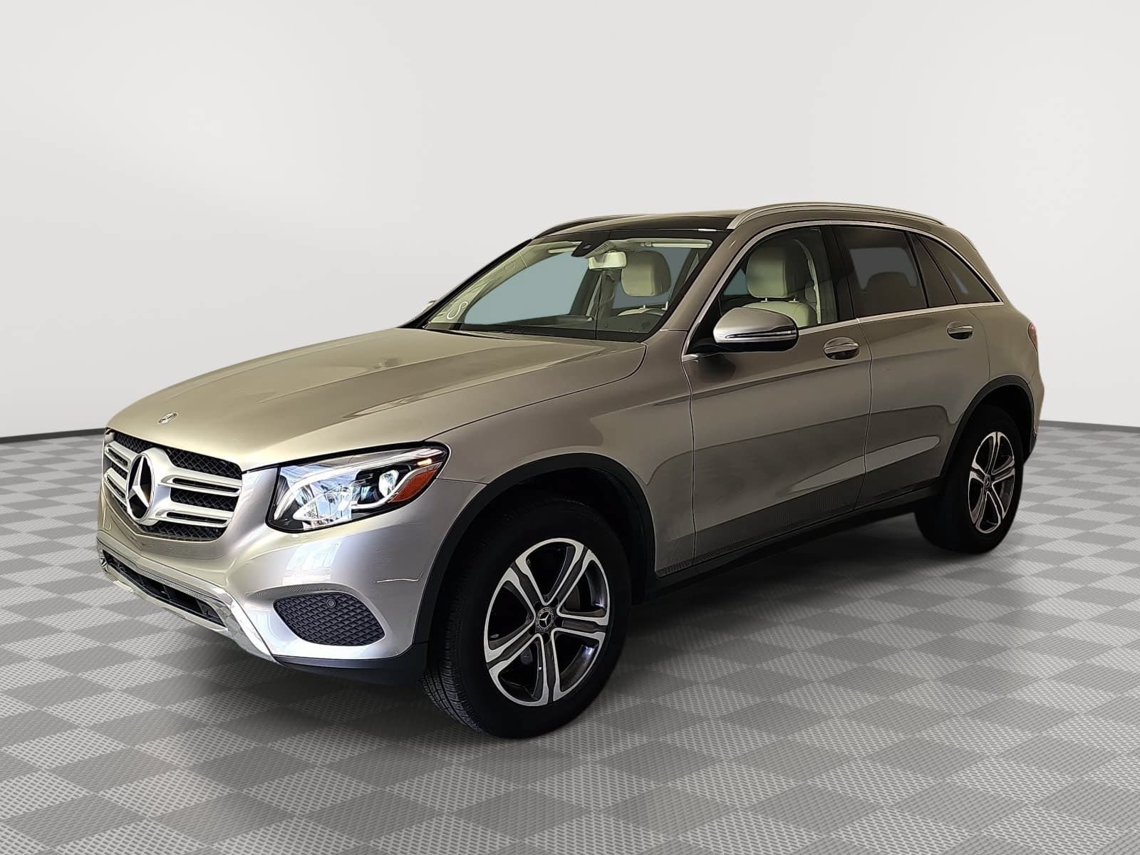 Used 2019 Mercedes-Benz GLC 300 w/ Premium Package image 4