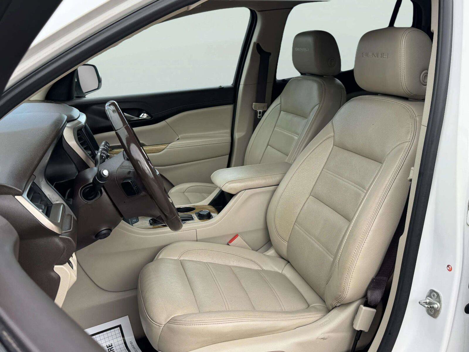 Used 2019 GMC Acadia Denali w/ Technology Package AWD/4WD image 19