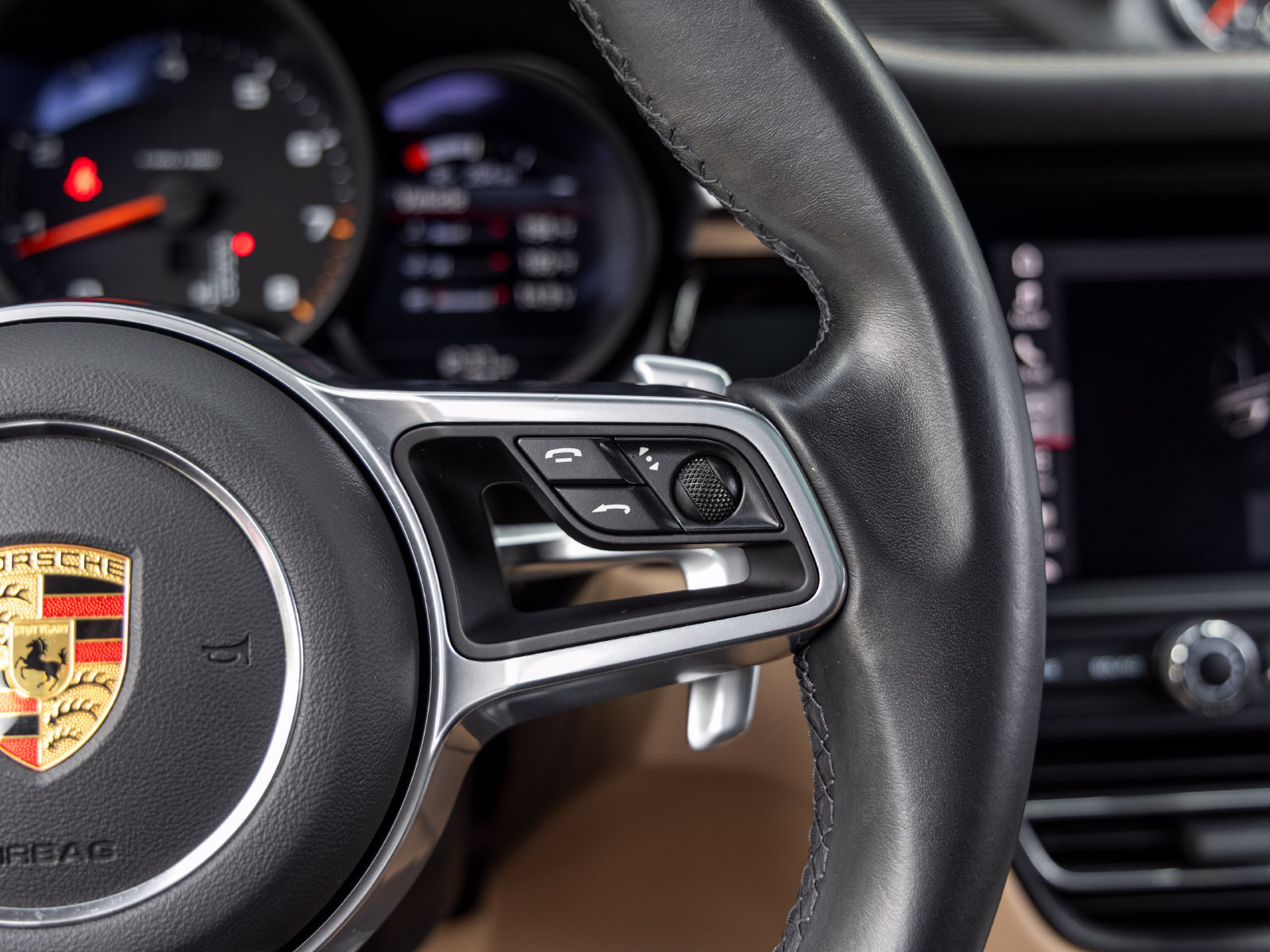 Certified 2021 Porsche Macan AWD/4WD image 38
