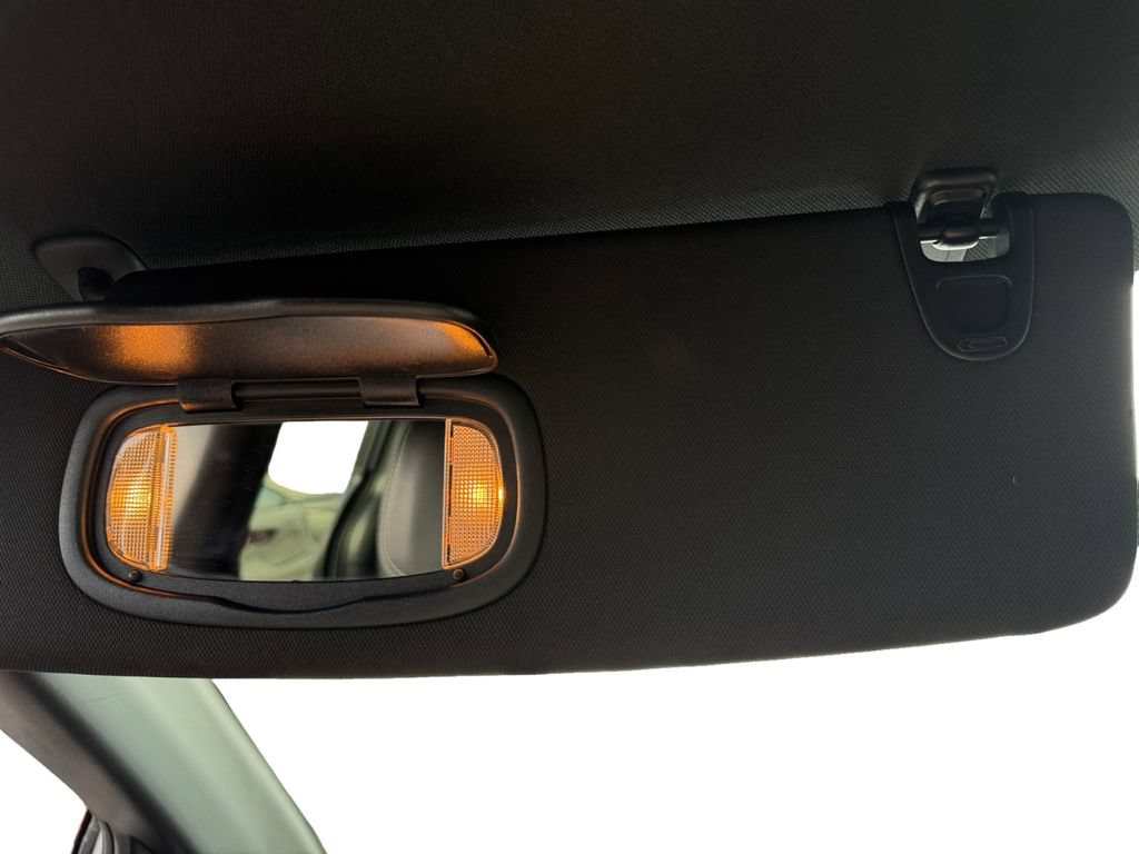 Used 2025 Chrysler Pacifica Select FWD image 19