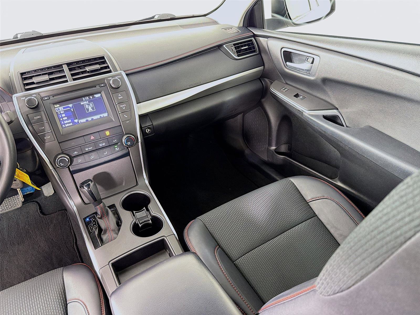 Used 2016 Toyota Camry SE FWD image 21