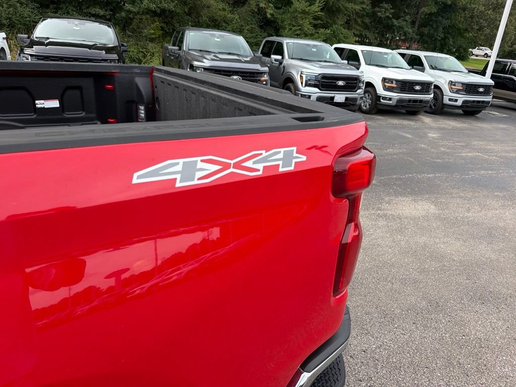 Used 2025 Chevrolet Silverado 1500 LT AWD/4WD image 10