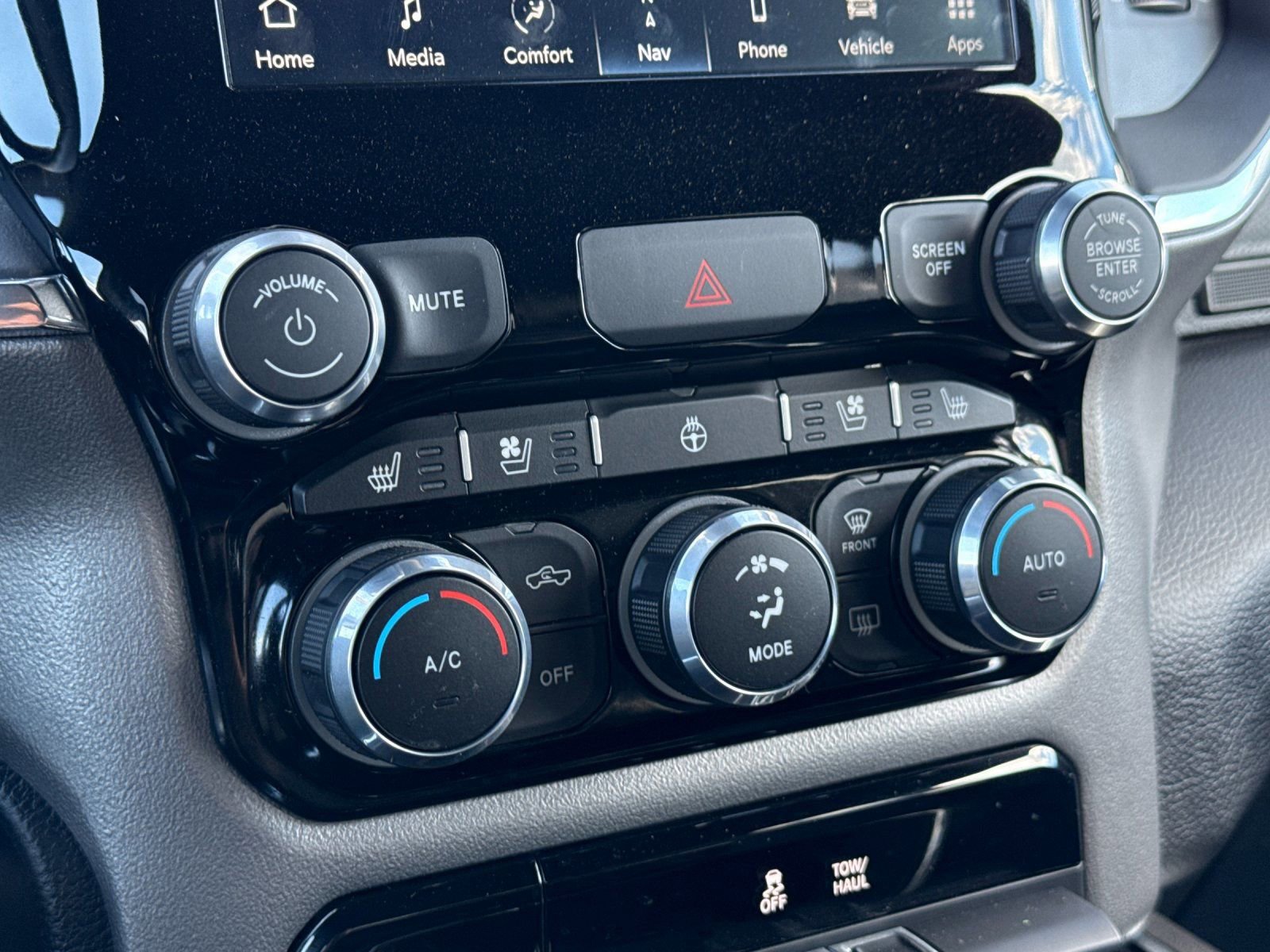 Used 2024 RAM 1500 Laramie image 22