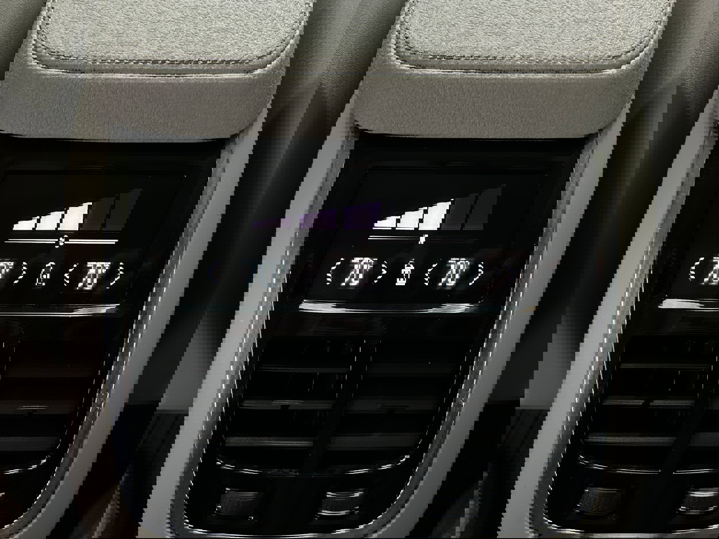 Used 2021 Volvo XC90 T5 Momentum w/ Advanced Package image 29