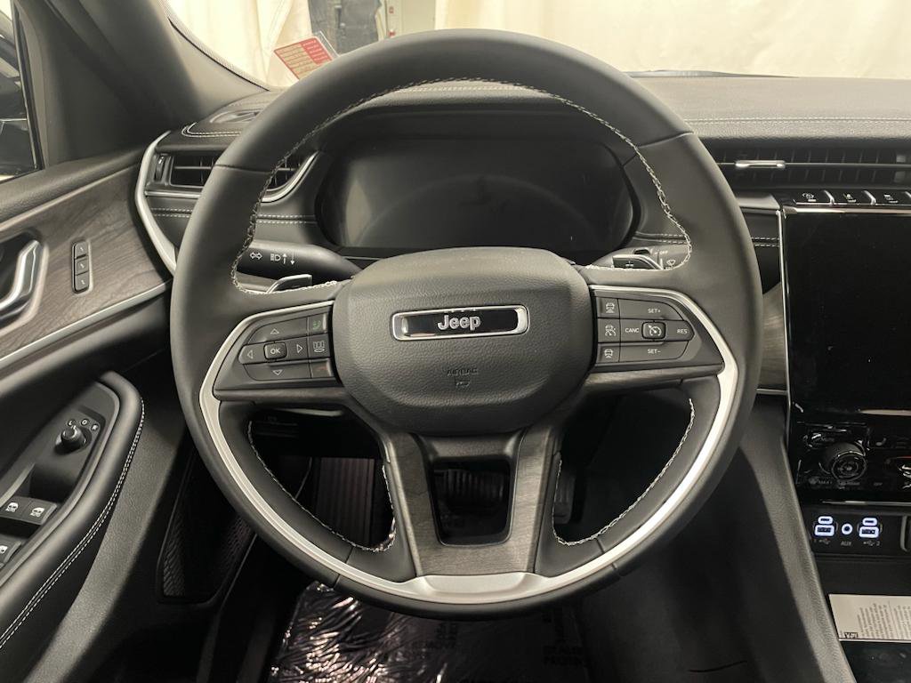 New 2025 Jeep Grand Cherokee L Limited w/ Luxury Tech Group II image 8