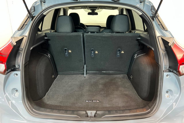 Used 2021 Nissan Kicks SV image 22