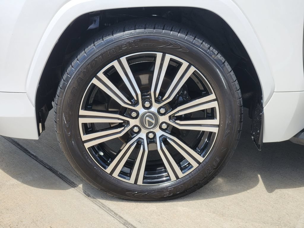Used 2023 Lexus LX 600 4WD w/ Luxury Package image 10
