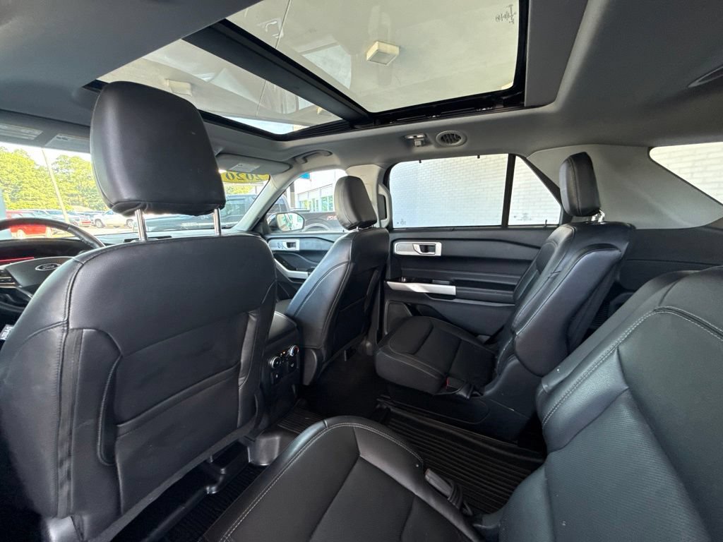 Used 2022 Ford Explorer Limited w/ Equipment Group 301A AWD/4WD image 33