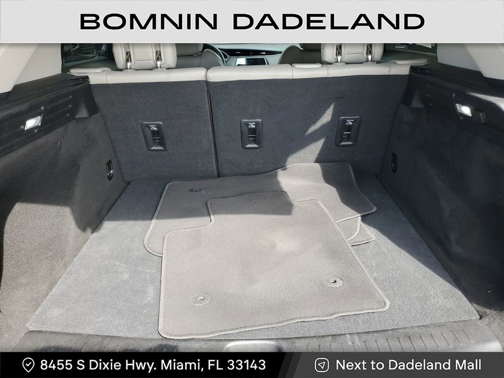 Used 2022 Cadillac XT4 Luxury w/ Driver Awareness Package image 8